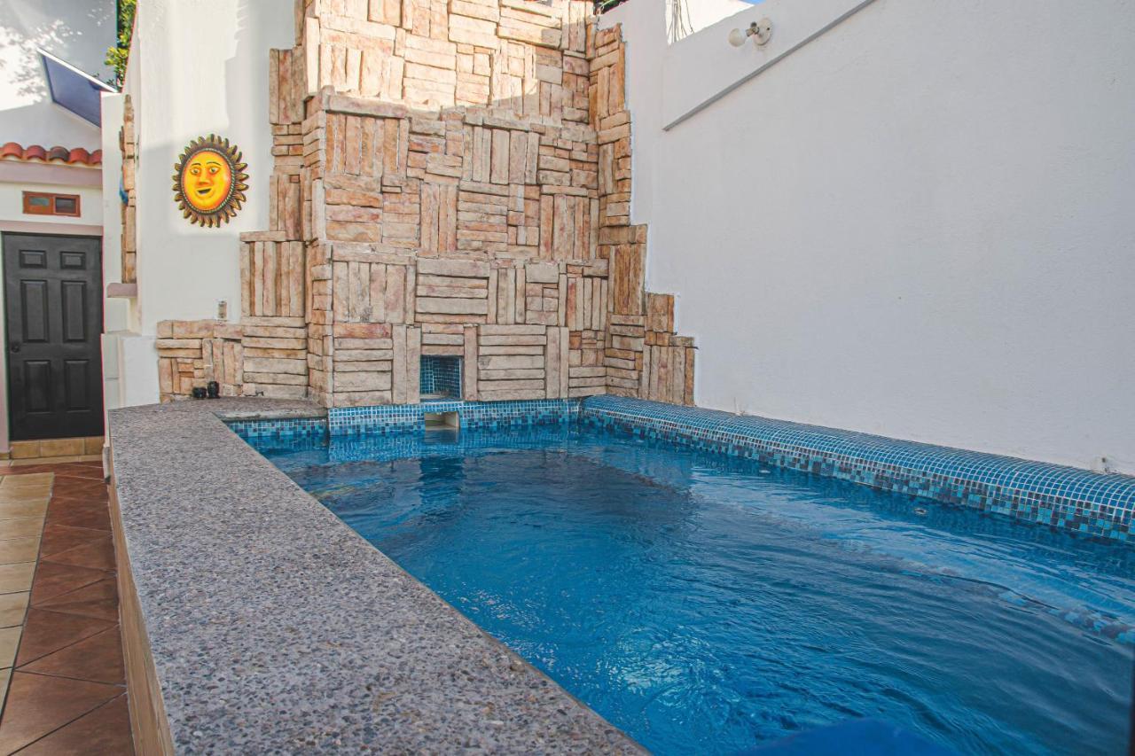 Departamentos Claussen Hotell Mazatlán Exteriör bild